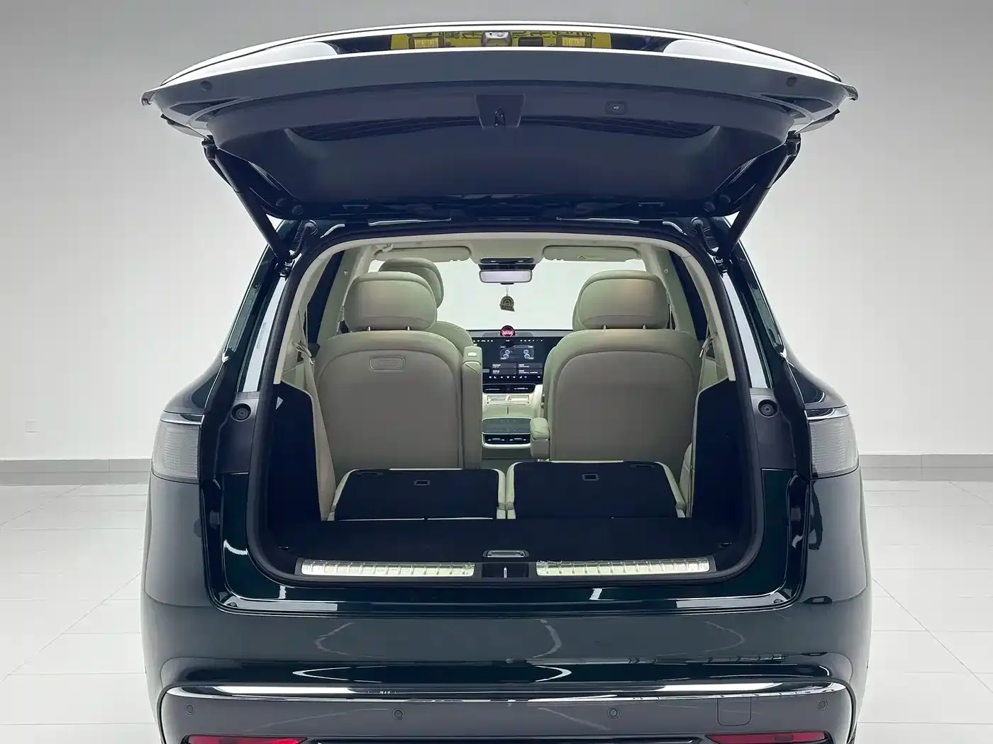 AITO Wenjie AITO M8 Model Extended Range Max+ Edition 53.4kWh 6-Seater 2025 — фото 18