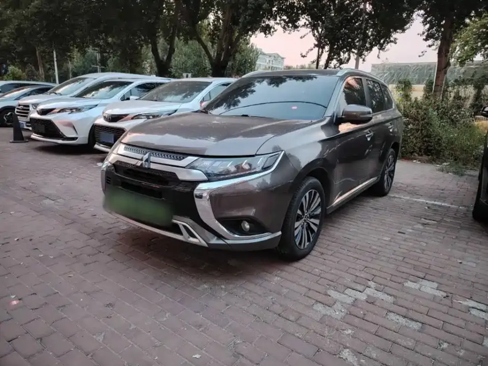 Mitsubishi Outlander 2.4L 4WD Premium 7-seater China V 2021