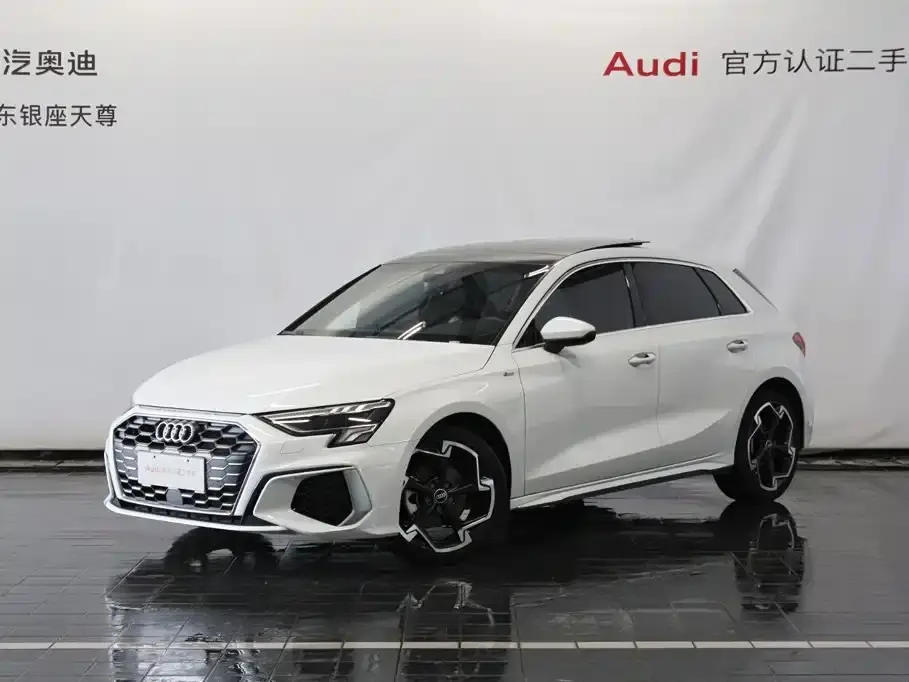 Audi A3 Model Sportback 35 TFSI Luxury Sport 2024