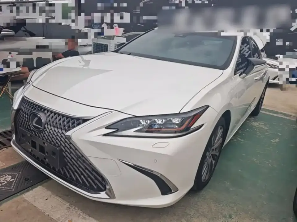 Lexus ES 300h Ultimate Edition 2021