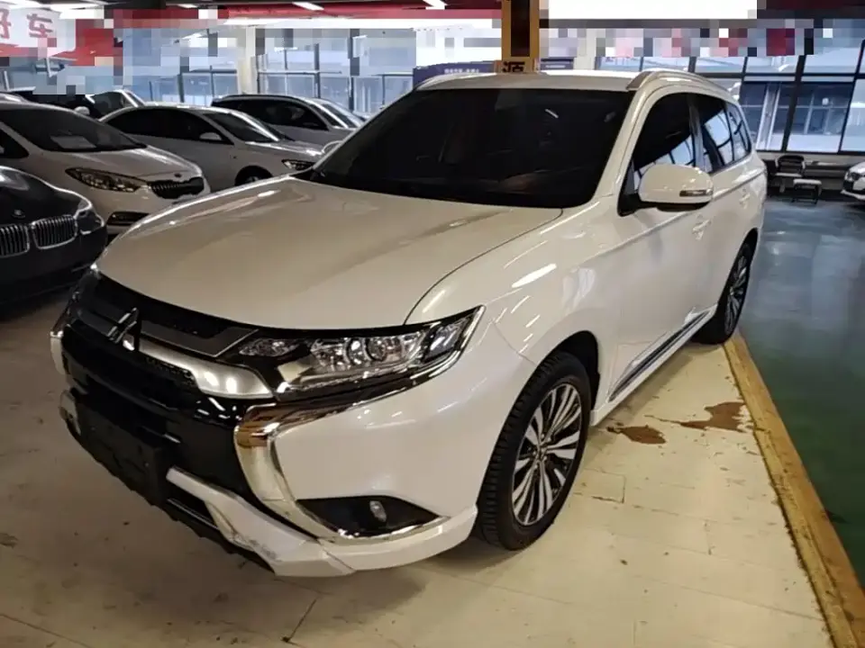 Mitsubishi Outlander 2.0L 2WD Premium 7-seater 2021