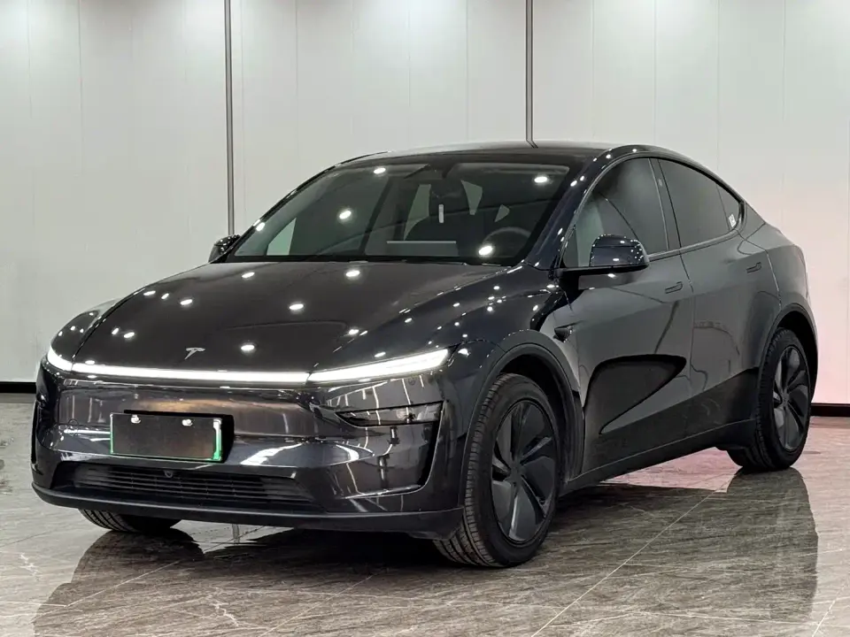 Tesla Model Y Rear-Wheel Drive 2025