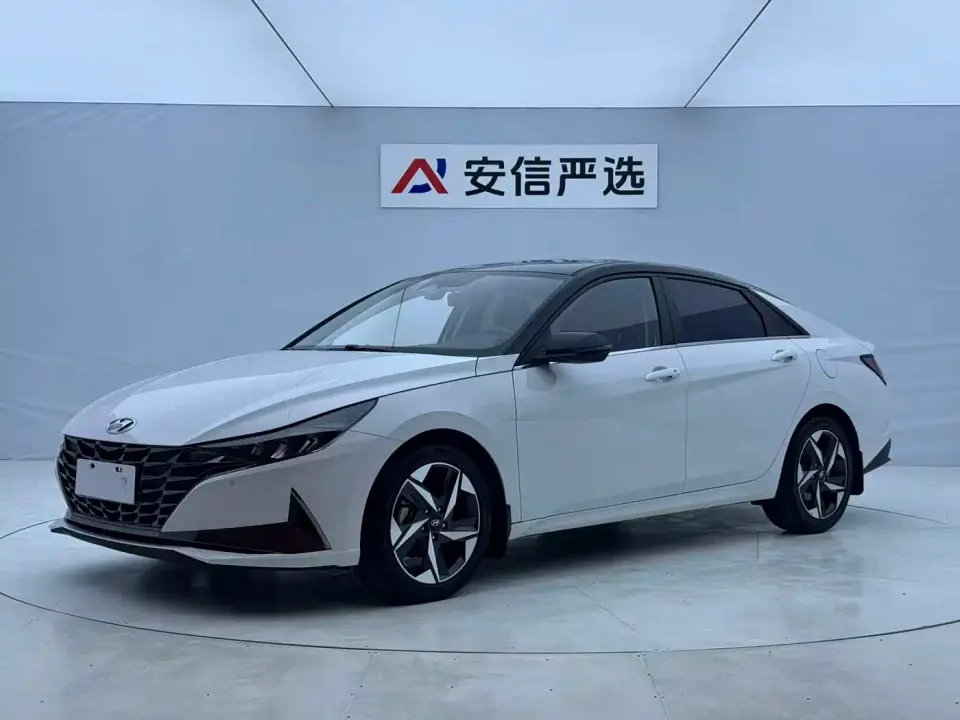 Hyundai Elantra 1.5L CVT LUX Premium Edition 2022