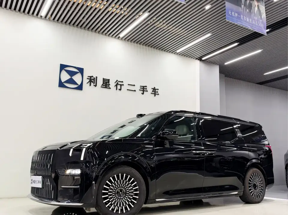 Zeekr 009 6-seat Executive AWD 108kWh 2025