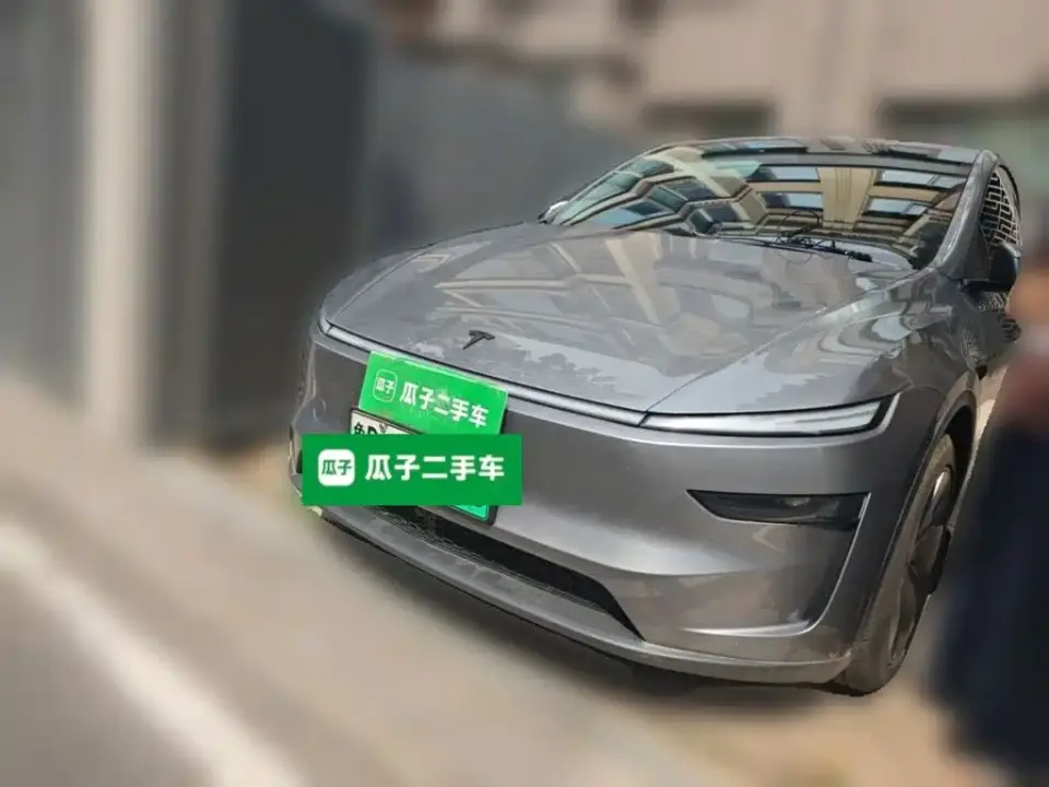 Tesla Model Y Rear-Wheel Drive 2025