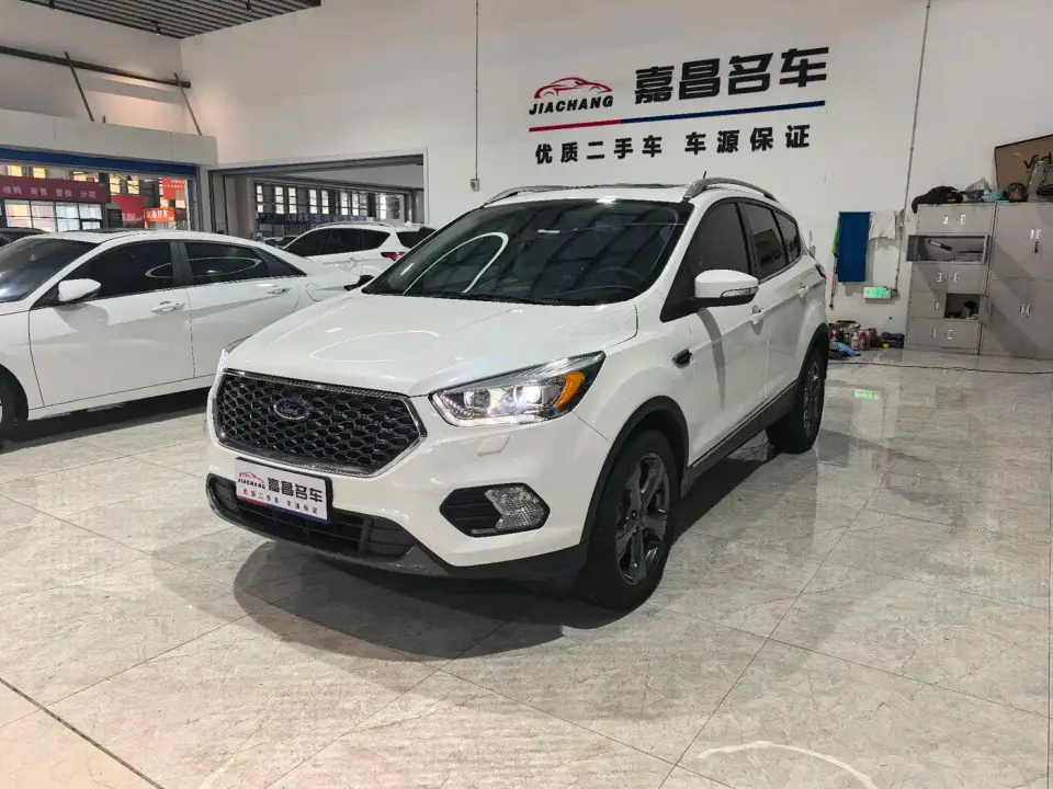 Ford Kuga EcoBoost 245 4WD Luxury Wing Type China VI 2020