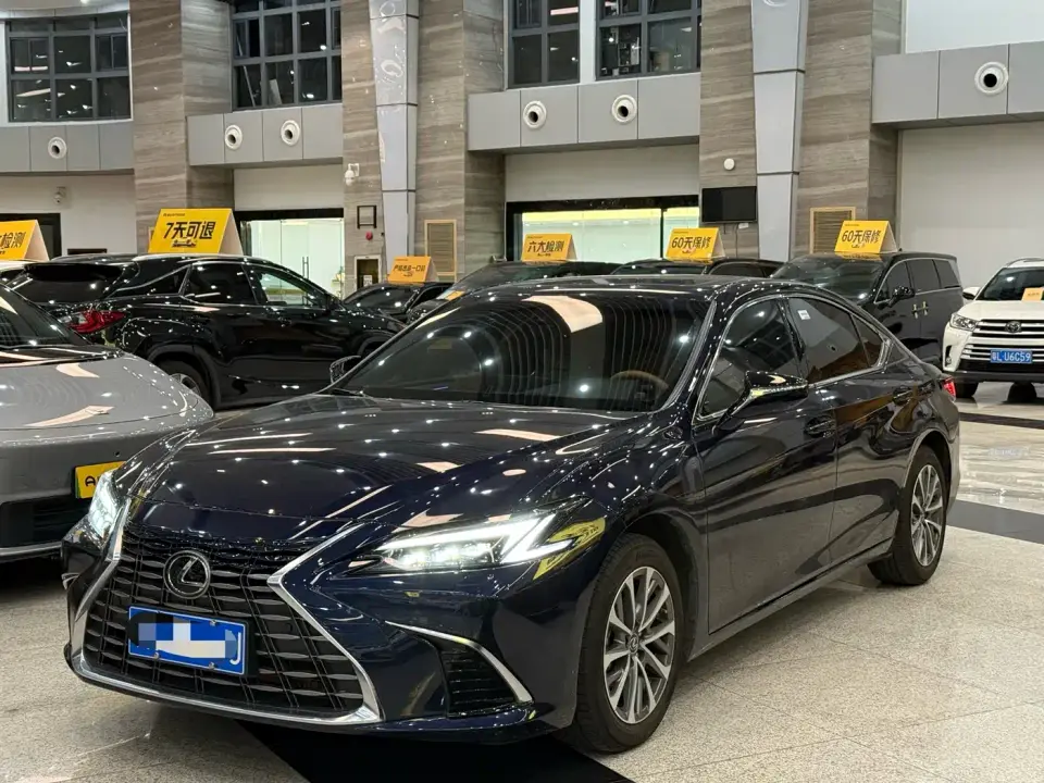 Lexus ES 200 Ultimate Edition 2025