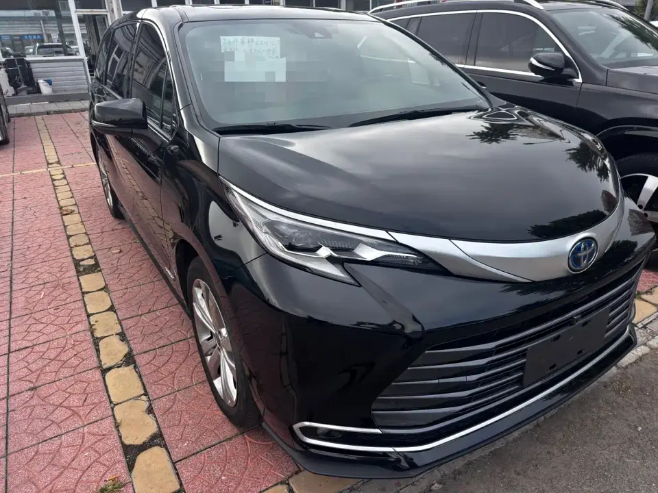 Toyota Sienna 2.5L Hybrid 4WD Premium Edition 2024