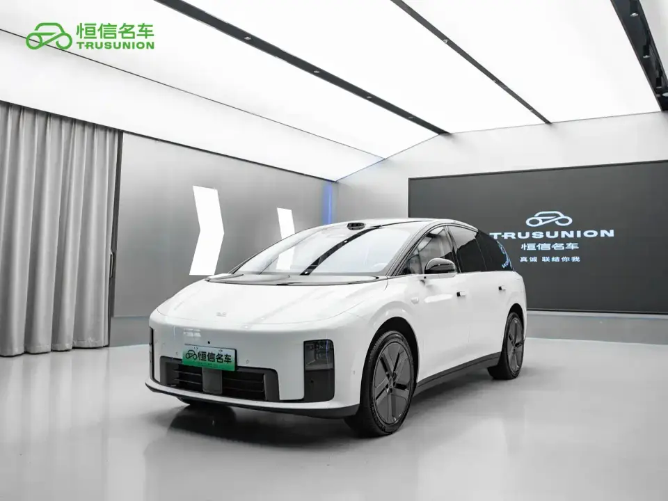 Li Auto Li i8 Standard Edition 2025