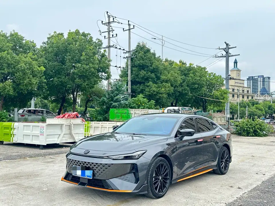 Changan UNI-V 1.5T Deluxe Sport 2025