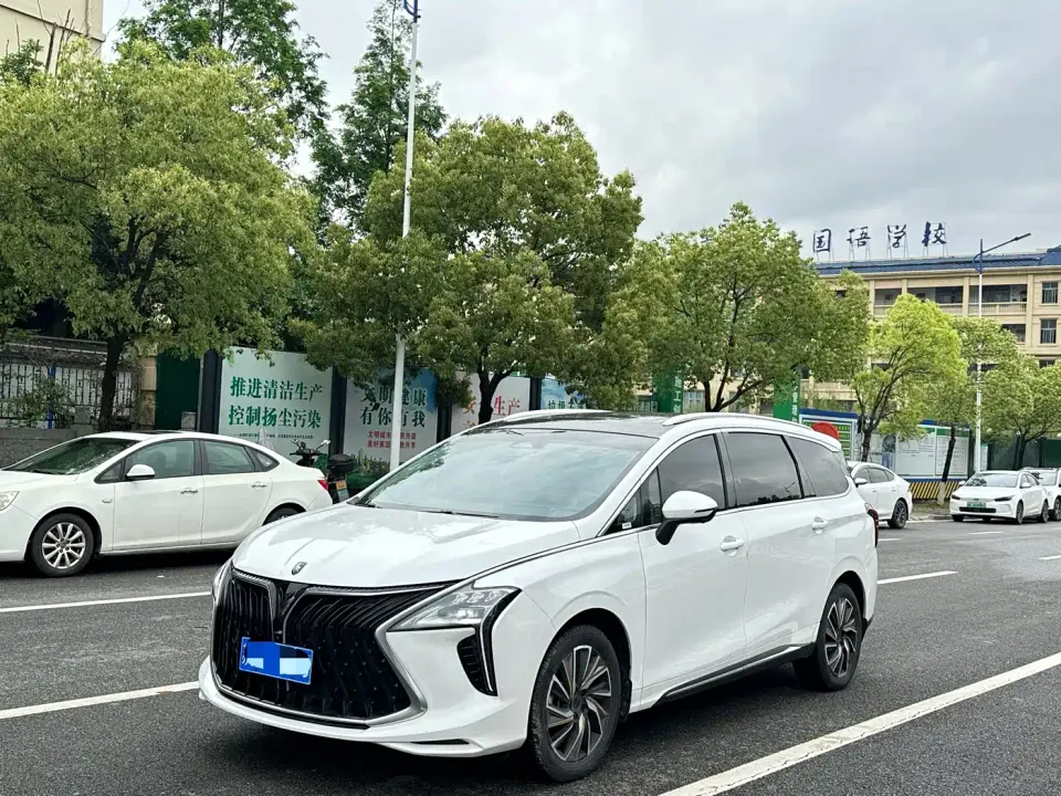 Dongfeng Fengxing Fengxing Yacht 1.5T DCT Moon Chaser Edition 2023