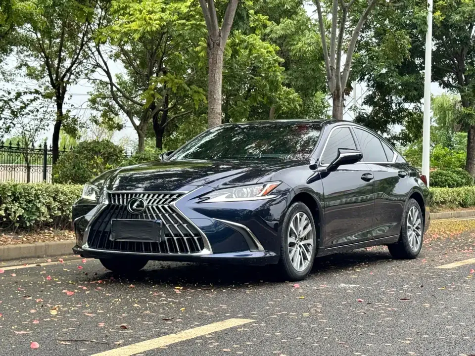 Lexus ES 200 Luxury Edition 2021