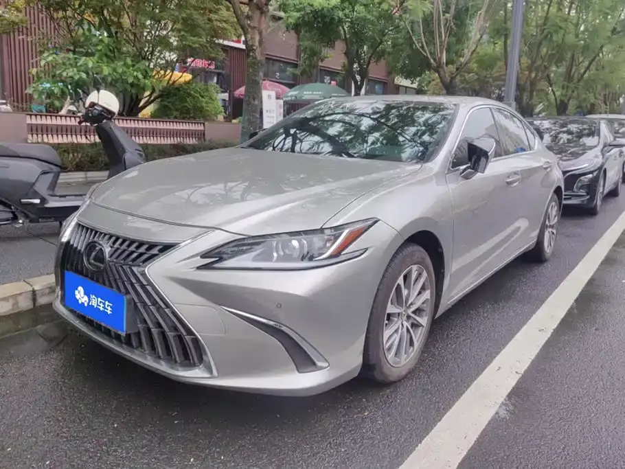 Lexus ES 200 Excellence Edition 2022