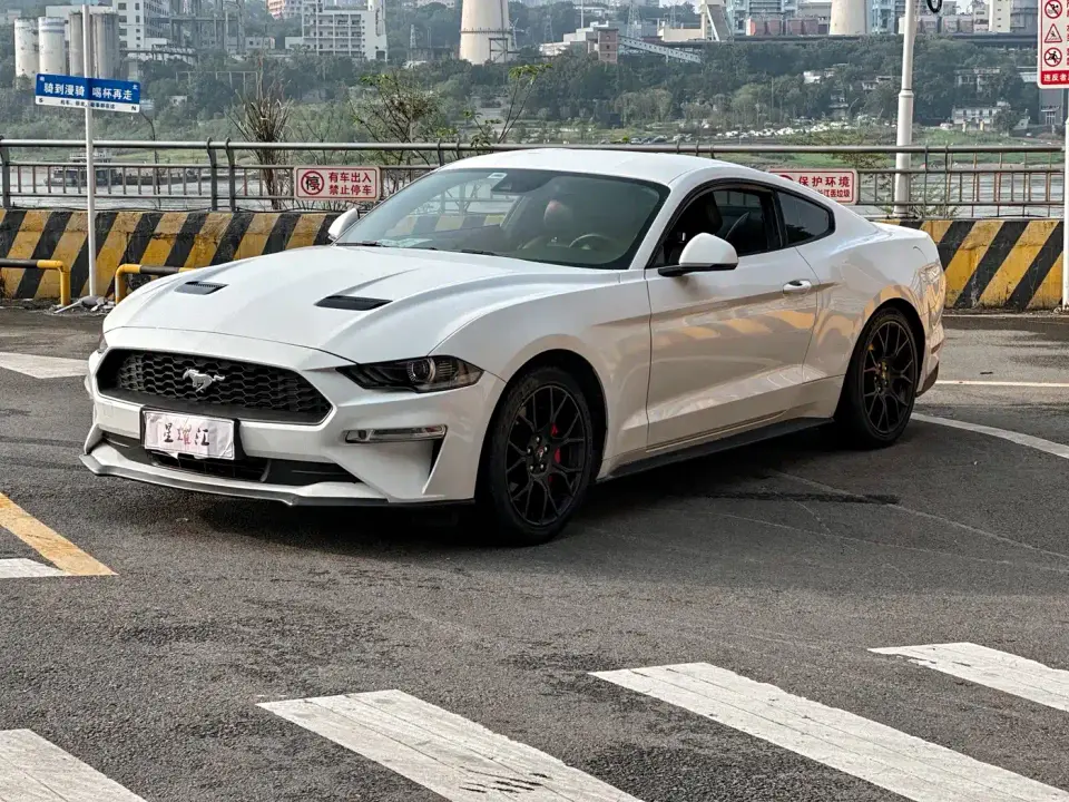 Ford Mustang 2.3L EcoBoost 2020