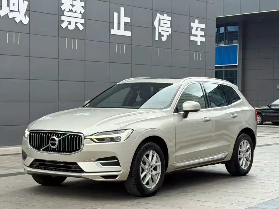 Volvo XC60 T5 AWD Momentum 2021