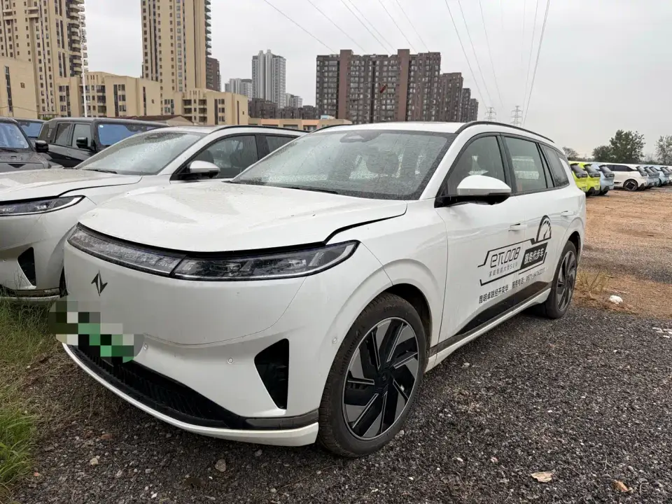 Dongfeng Yipai eπ008 636Max Pure Electric 6-Seater 2025
