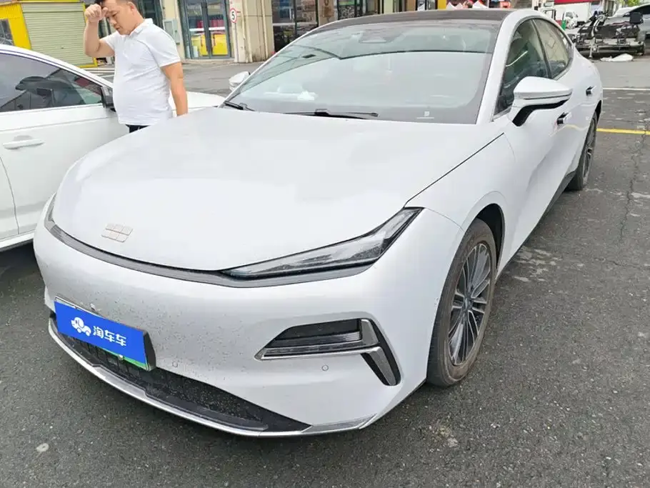 Geely Galaxy Galaxy Xingyao 8 130km EM-i Premium Edition 2025