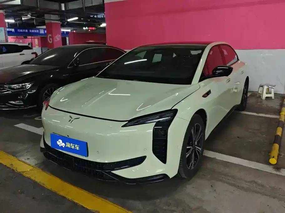 Hongqi EH7 690 Pro Glory Edition 2024