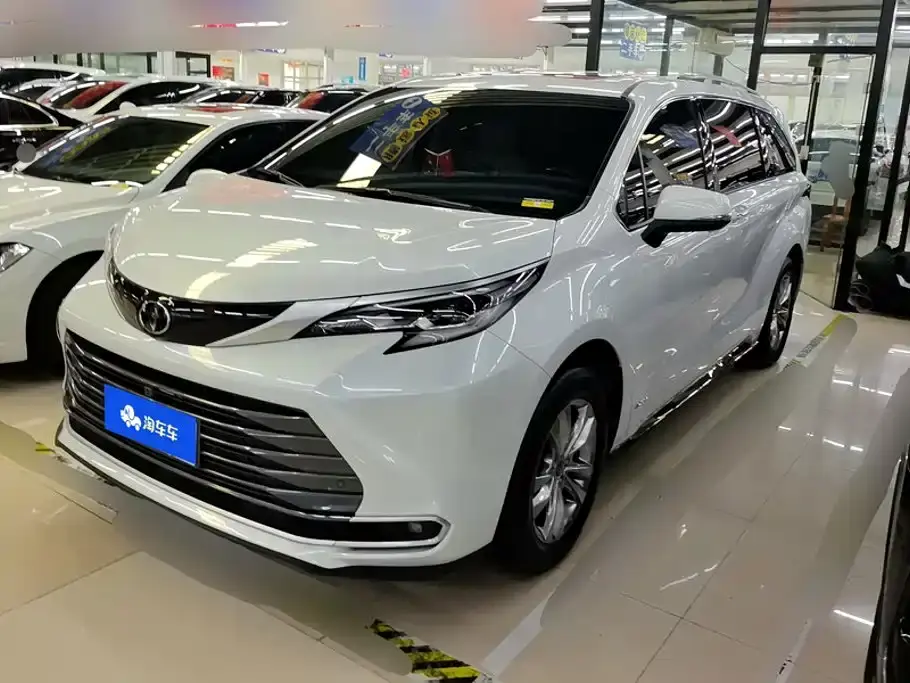 Toyota Sienna 2.5L Hybrid 4WD Premium Edition 2025