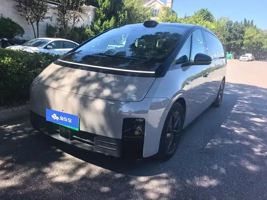 Li Auto MEGA Ultra 2024
