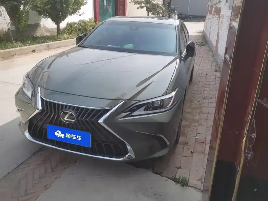Lexus ES 200 Excellence Edition 2024