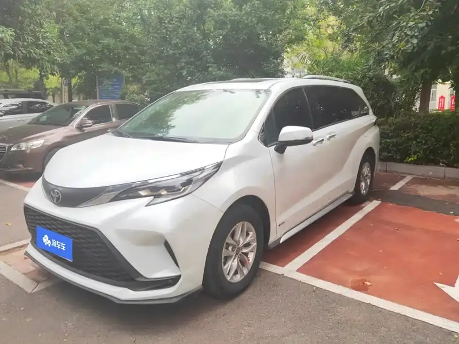 Toyota Granvia 2.5L Hybrid Comfort 2024