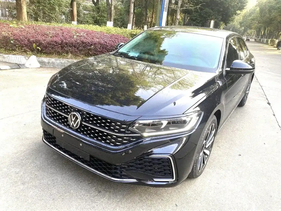 Volkswagen Passat 330TSI Starlight Elite Edition 2022