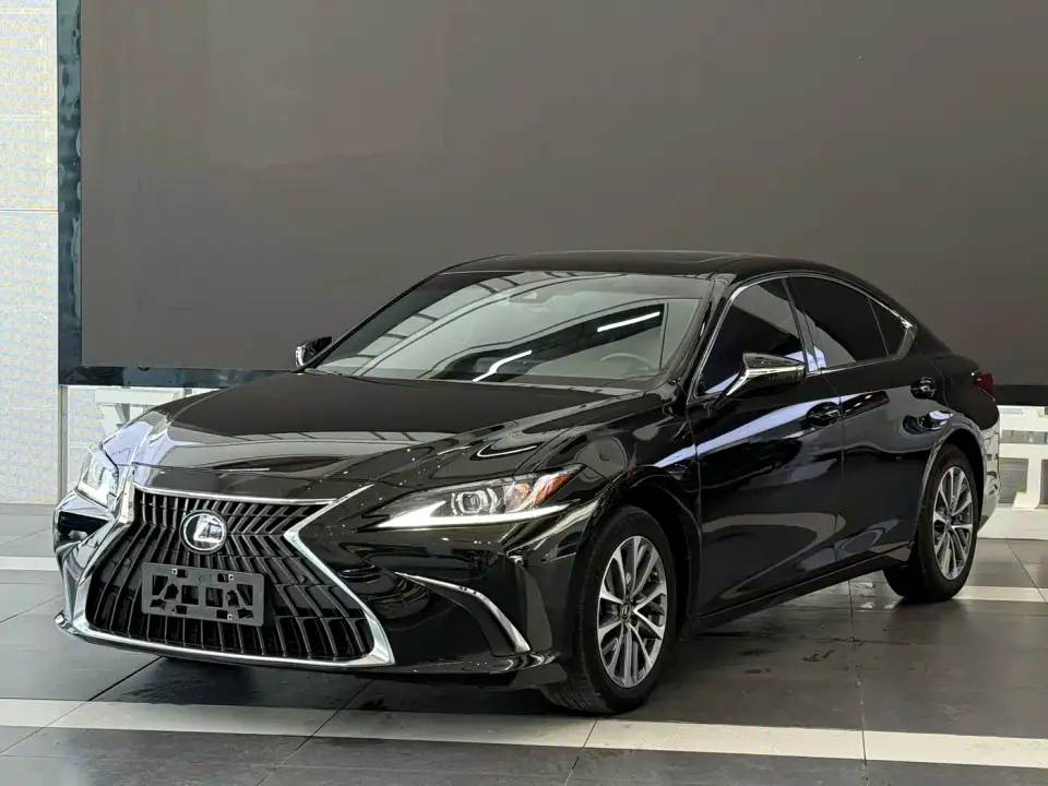 Lexus ES 260 Excellence Edition 2022