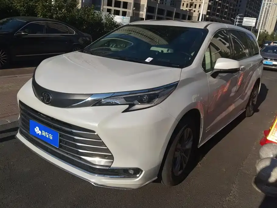 Toyota Sienna 2.5L Hybrid Comfort Edition 2025