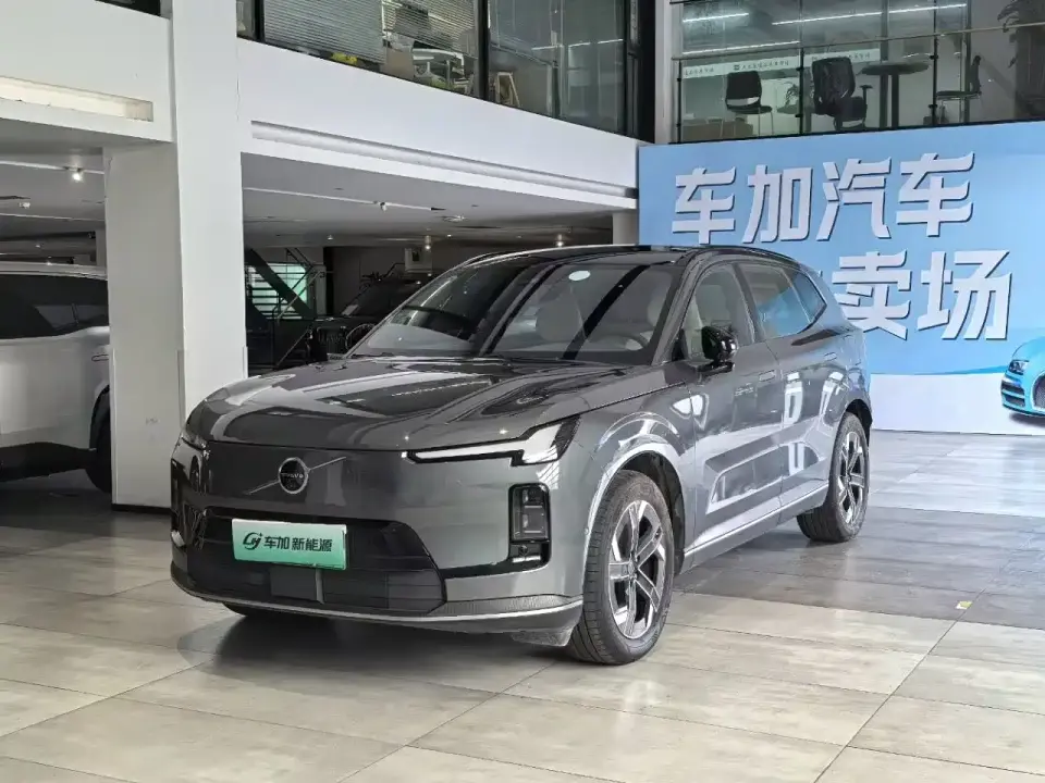 Volvo XC70 Plug-in Hybrid Standard 2025