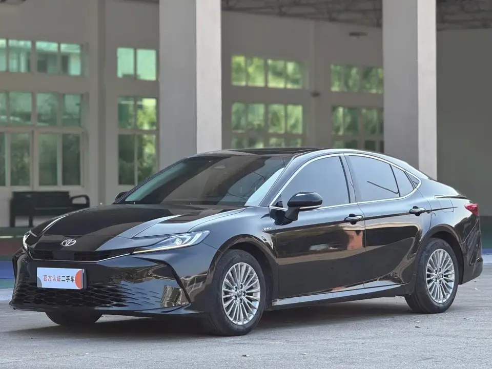 Toyota Camry Hybrid 2.0HE Elite Edition 2025