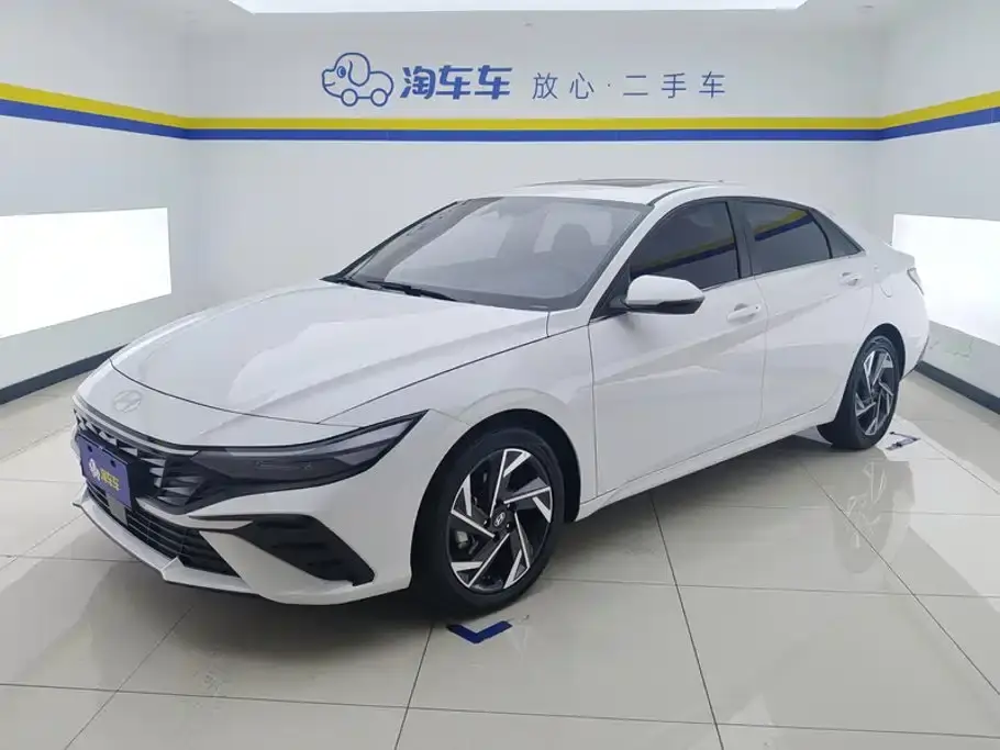 Hyundai Elantra Model 1.5L CVT LUX Premium Edition 2025