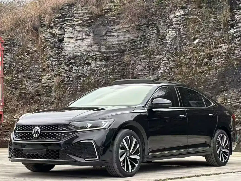 Volkswagen Passat 330TSI Starlight Elite Edition 2023