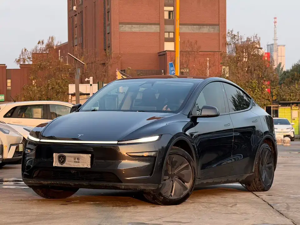 Tesla Model Y Rear-Wheel Drive 2025