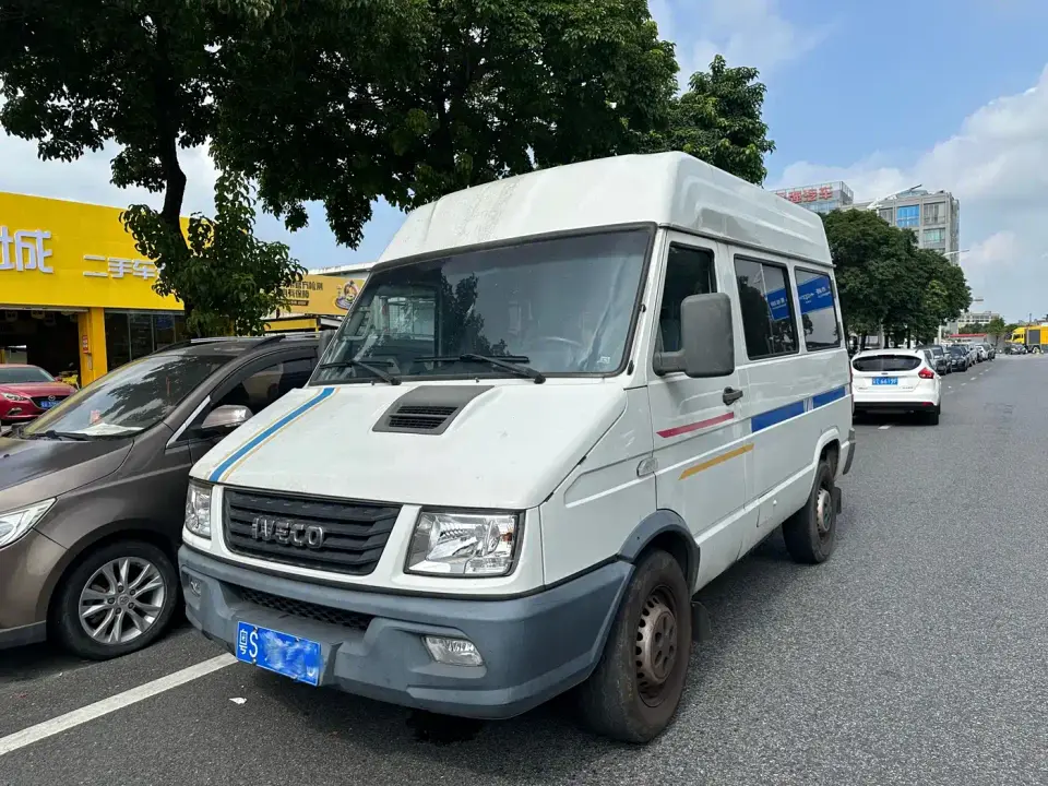 Iveco Daily 2.5T A35 M1 Bus 5-9 Seats Short Wheelbase Medium Roof Single Tire Manual Door 2021