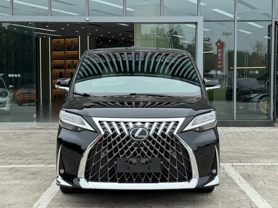Lexus LM 300h Seven-Seater Elegance Edition 2021