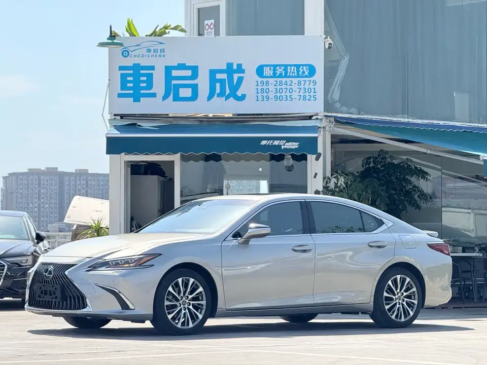 Lexus ES 300h Ultimate Edition 2021