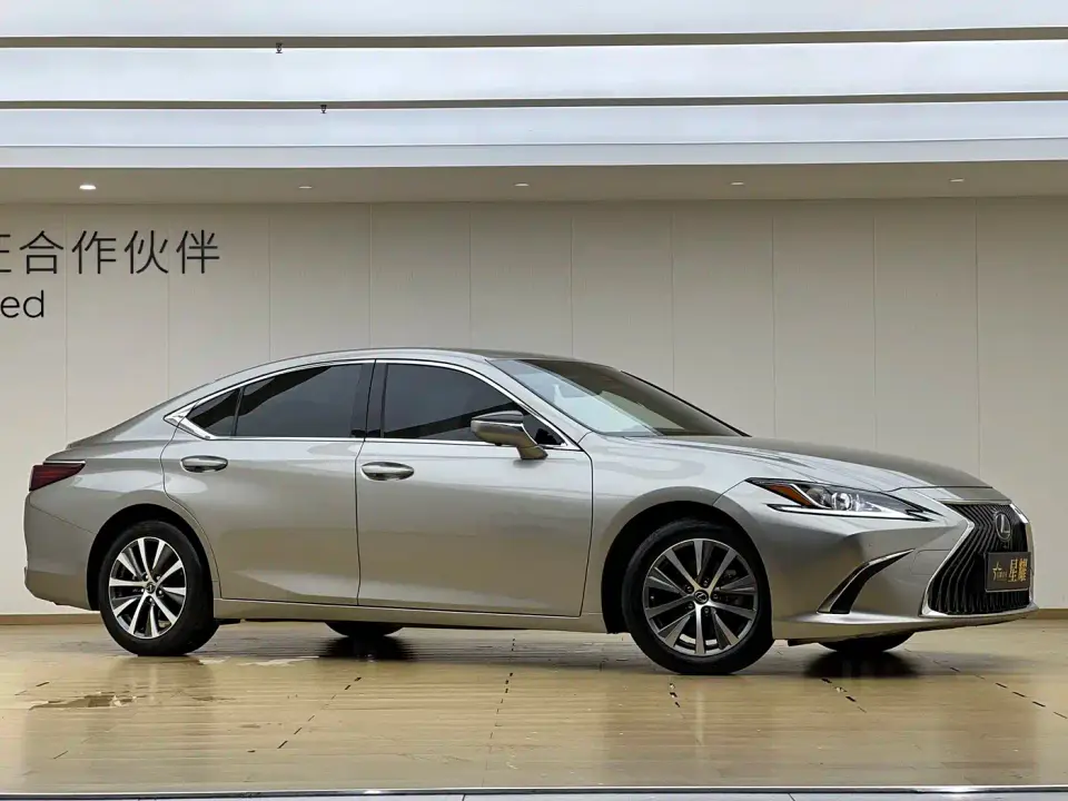 Lexus ES 200 Excellence 2020