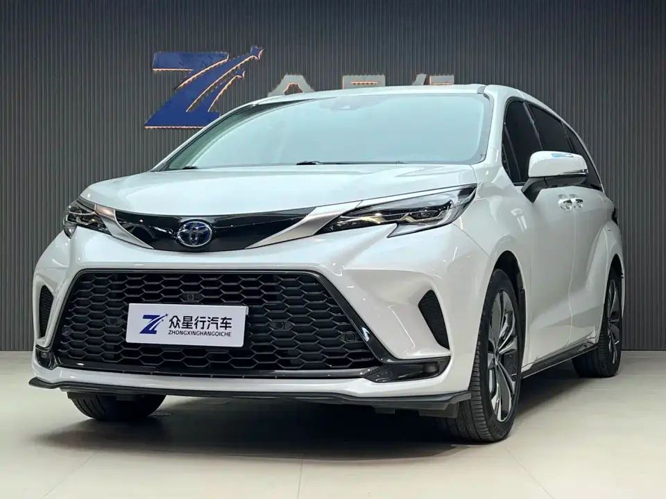 Toyota Granvia 2.5L Hybrid Premium Edition 2023