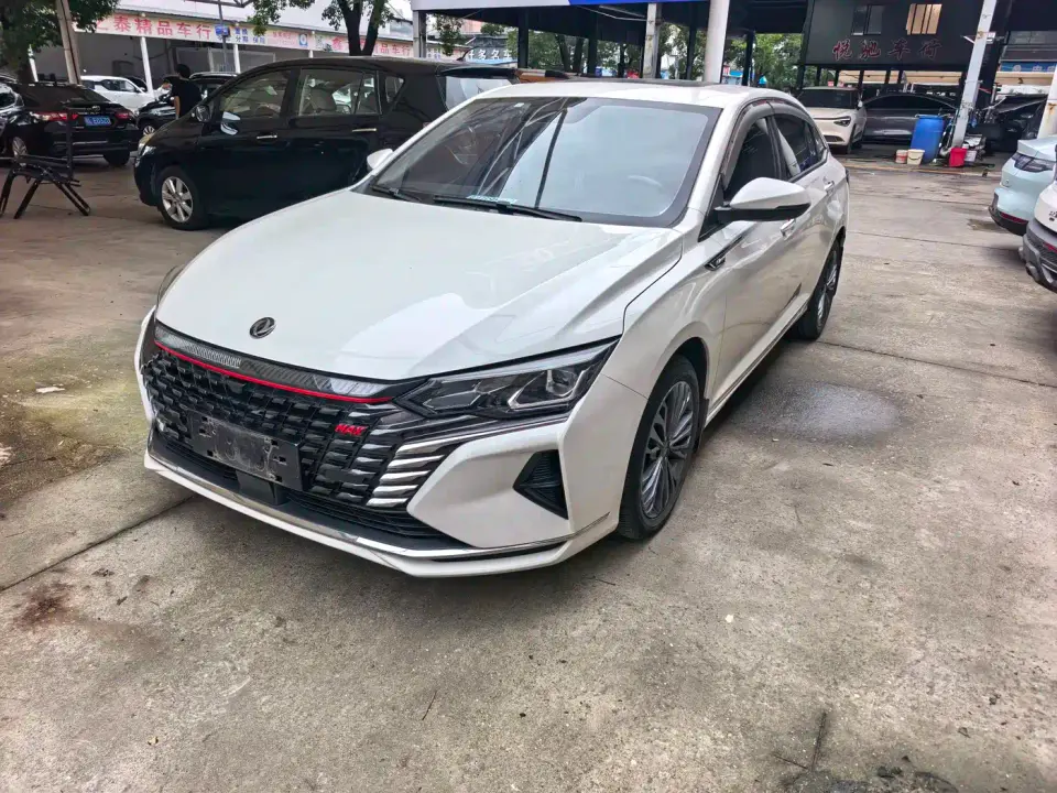 Dongfeng Aeolus Yixuan MAX 1.5T Trendy Dad Edition 2021