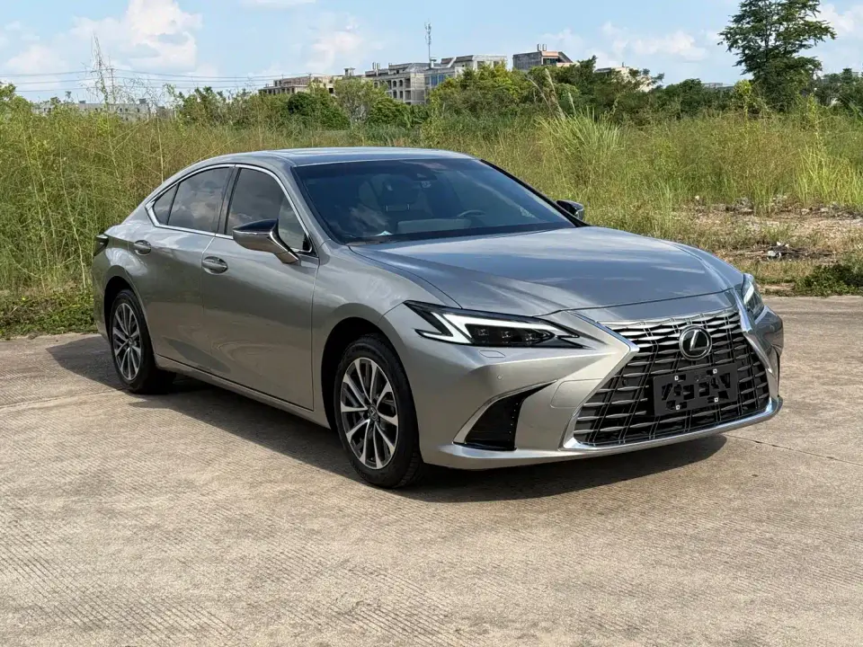 Lexus ES 200 Ultimate Edition 2025