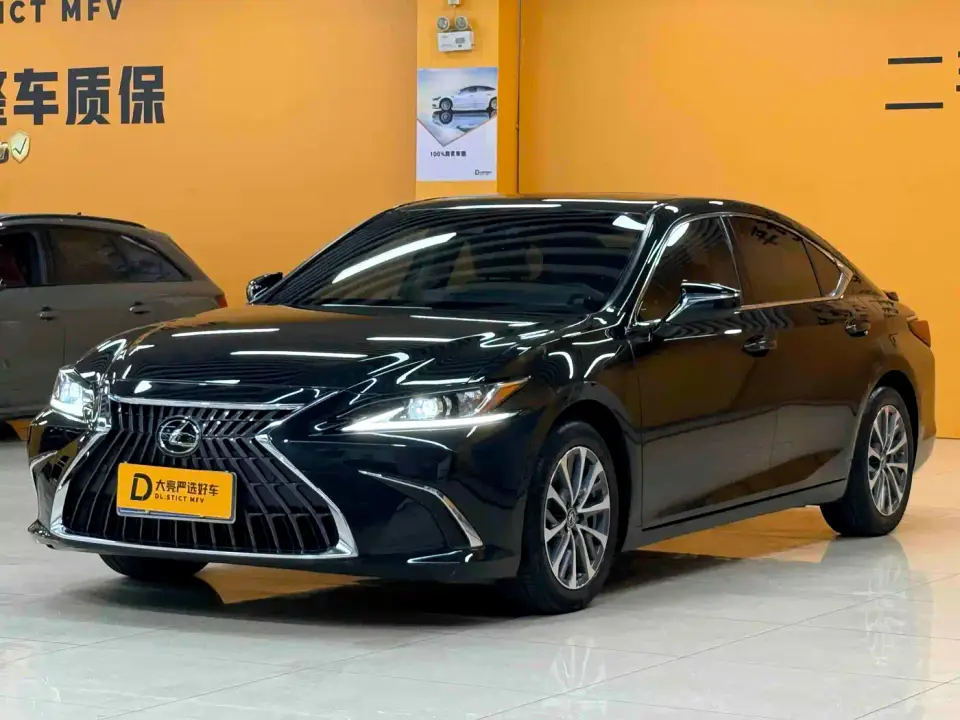 Lexus ES 300h Excellence Edition 2023