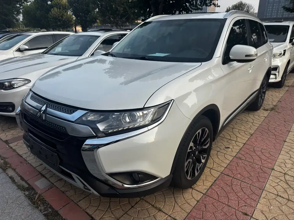 Mitsubishi Outlander 2.0L 2WD Premium 5-seater 2021