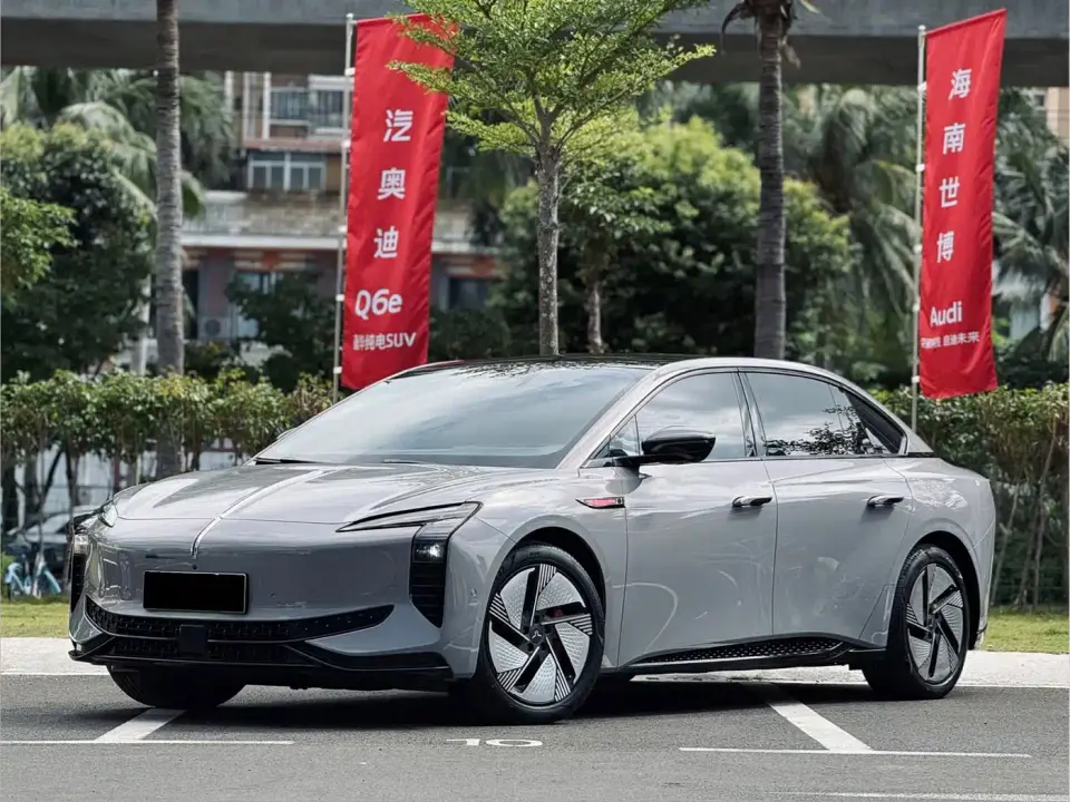 Hongqi EH7 760 Pro+ 4WD Glory Edition 2025