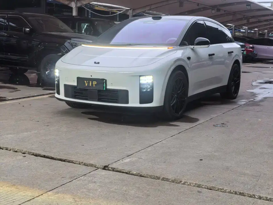 Li Auto i6 4WD Base Model 2025