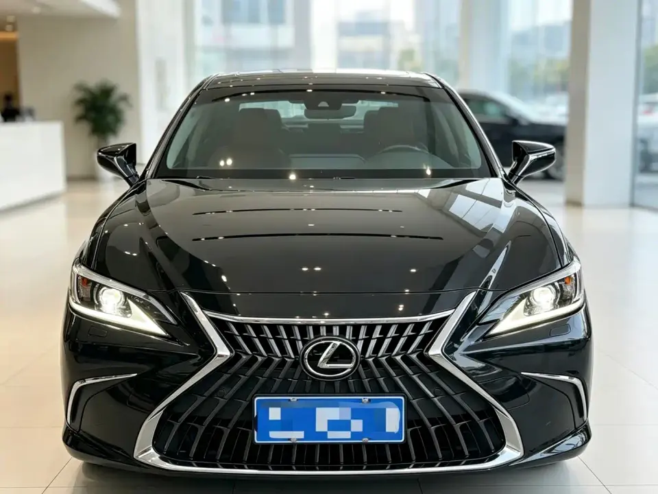 Lexus ES 260 Excellence Edition 2021