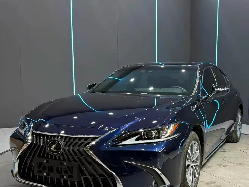 Lexus ES 200 Excellence Edition 2024