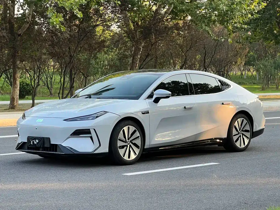 Geely Galaxy Galaxy E8 665km RWD Starship Voyager Edition 2024