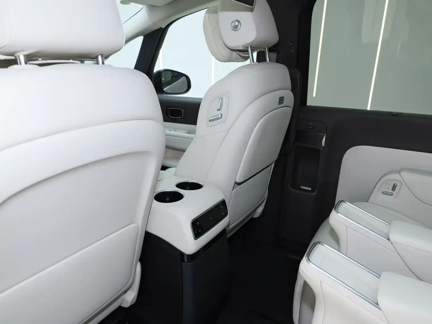 Li Auto MEGA Ultra 2024 — фото 11