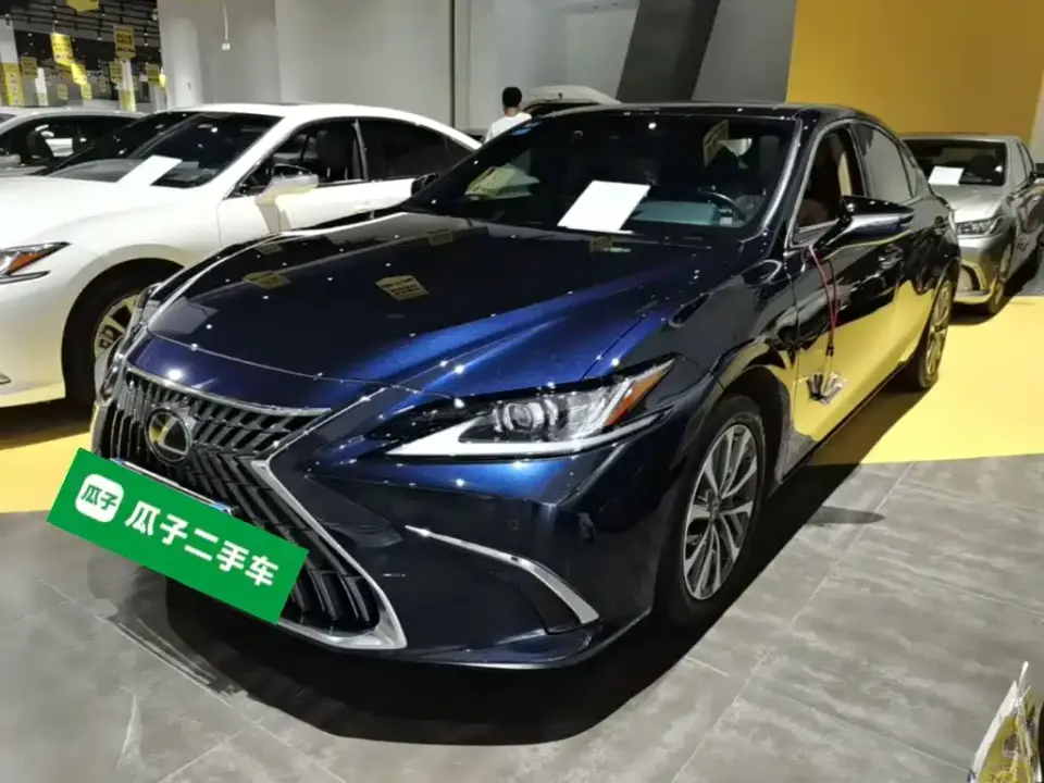 Lexus ES 300h Excellence Edition 2023